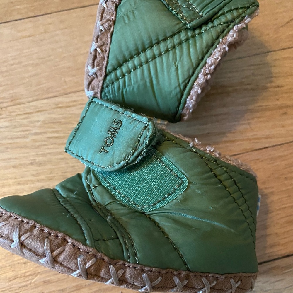 TOMs infant booties size 3 Hunter green nylon exterior soft polyester inside EUC - Picture 7 of 8